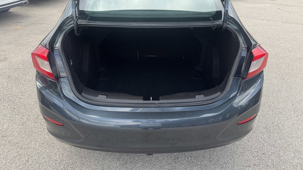 Used 2018 Chevrolet Cruze LT w/ LT Convenience Package FWD image 11