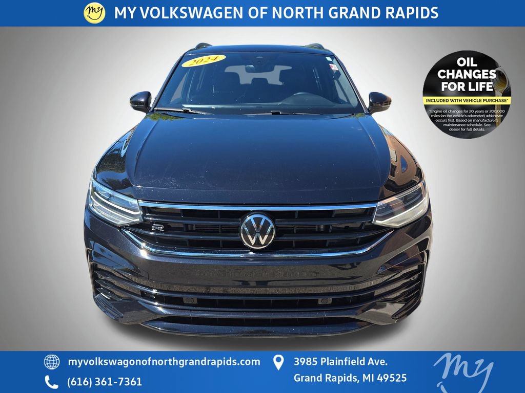 Used 2024 Volkswagen Tiguan SE R-Line AWD/4WD image 3