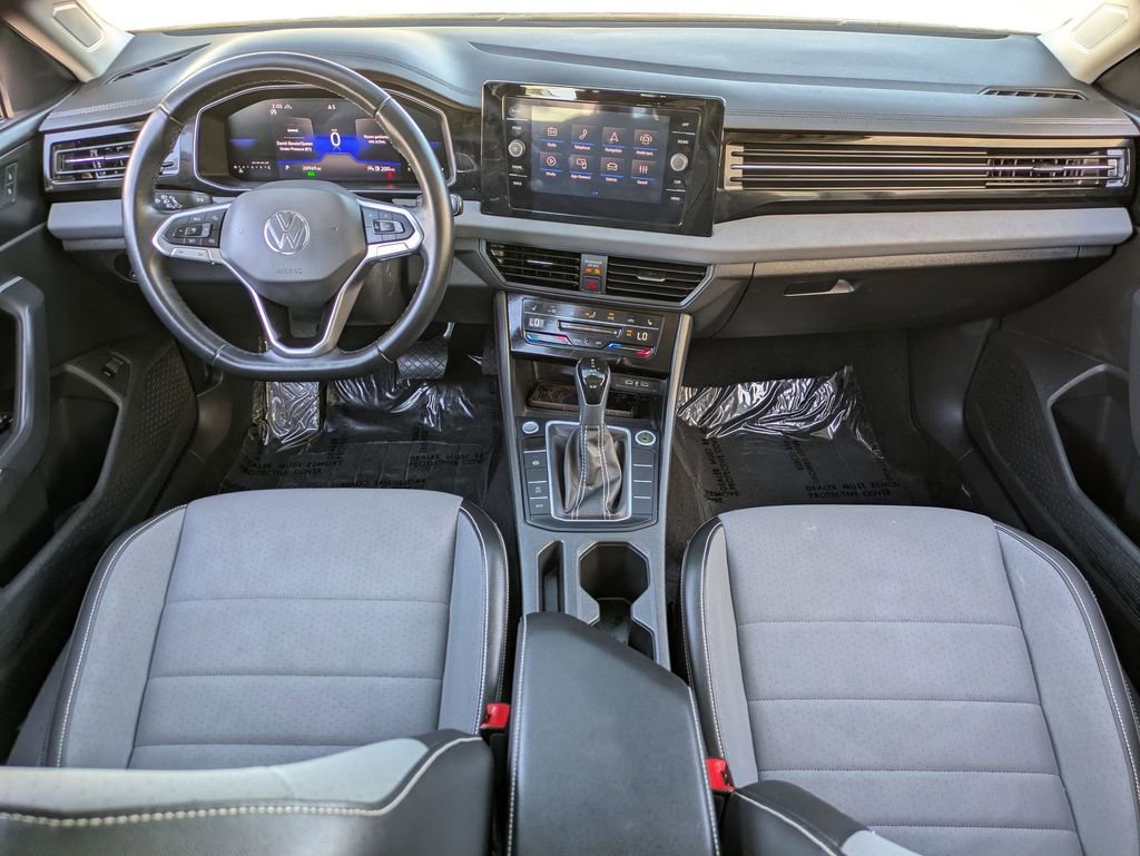 Used 2025 Volkswagen Jetta SE image 25