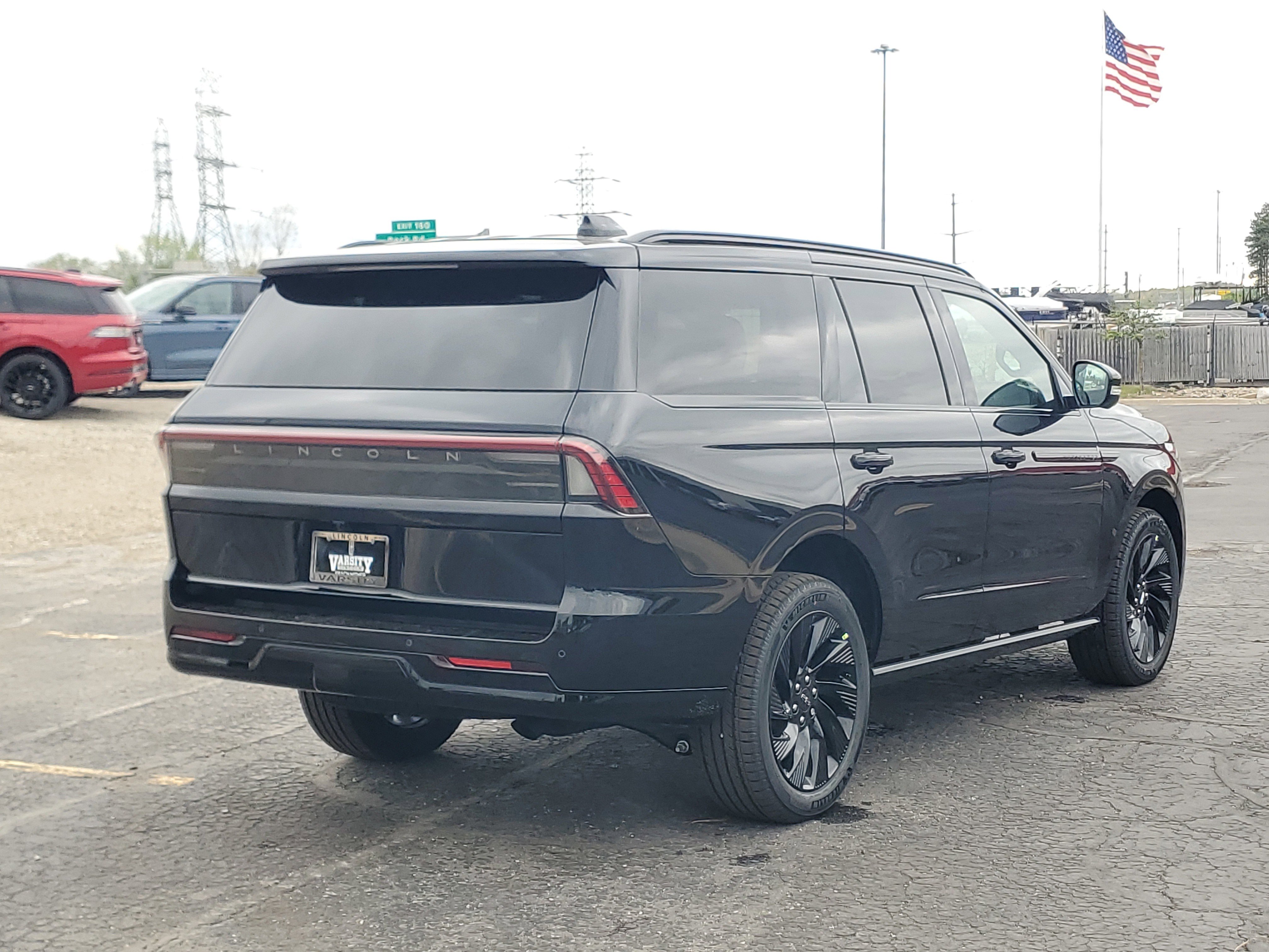New 2026 Lincoln Navigator Reserve AWD/4WD image 4