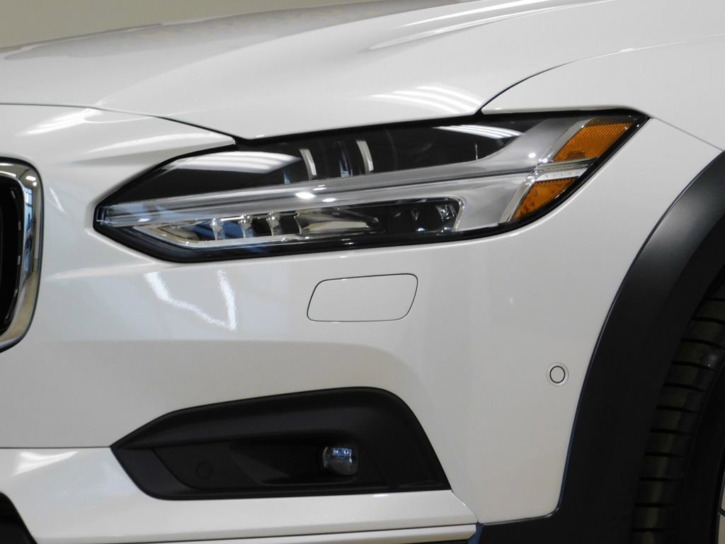 Used 2026 Volvo V90 B6 Cross Country Ultra image 16