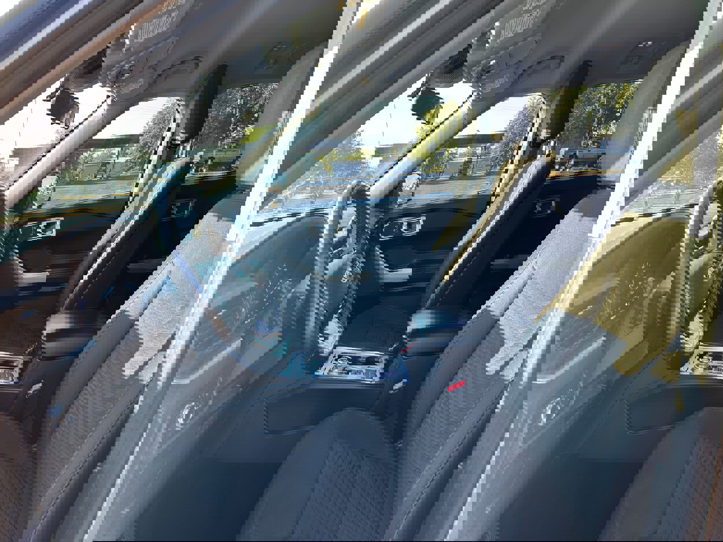 Used 2020 Ford Explorer XLT image 11