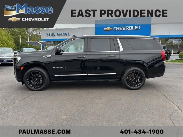 Used 2023 GMC Yukon XL SLT w/ SLT Luxury Package AWD/4WD image 4