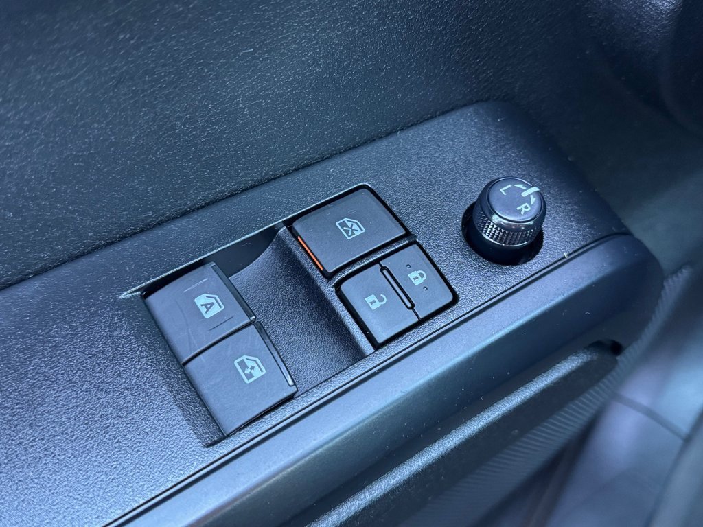 Used 2022 Toyota Tacoma SR image 11