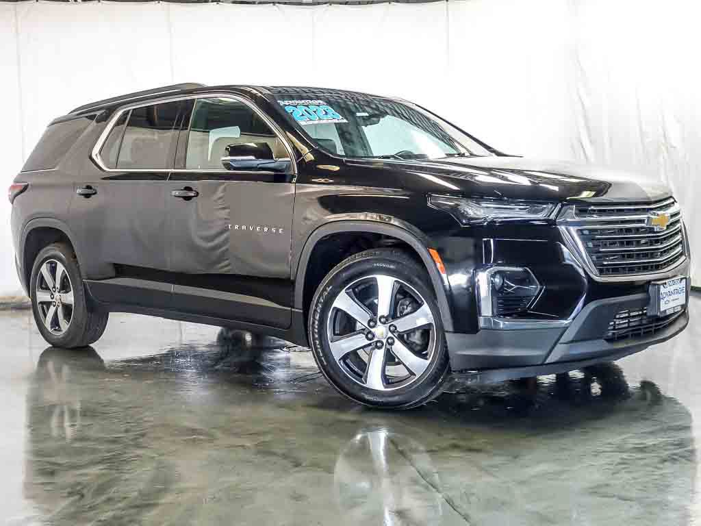 Used 2023 Chevrolet Traverse LT w/ LT Premium Package AWD/4WD image 2