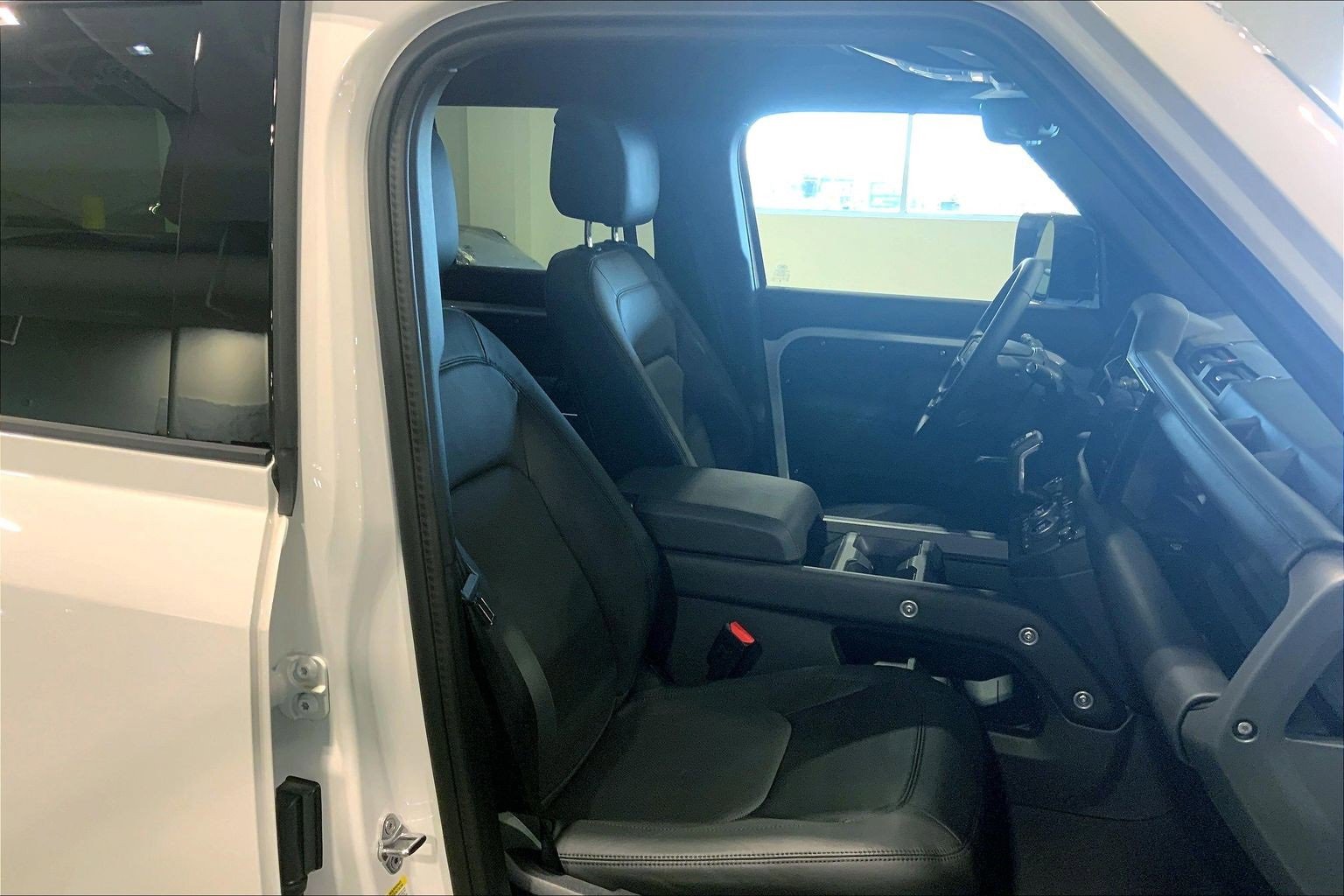 Used 2025 Land Rover Defender 130 S image 8