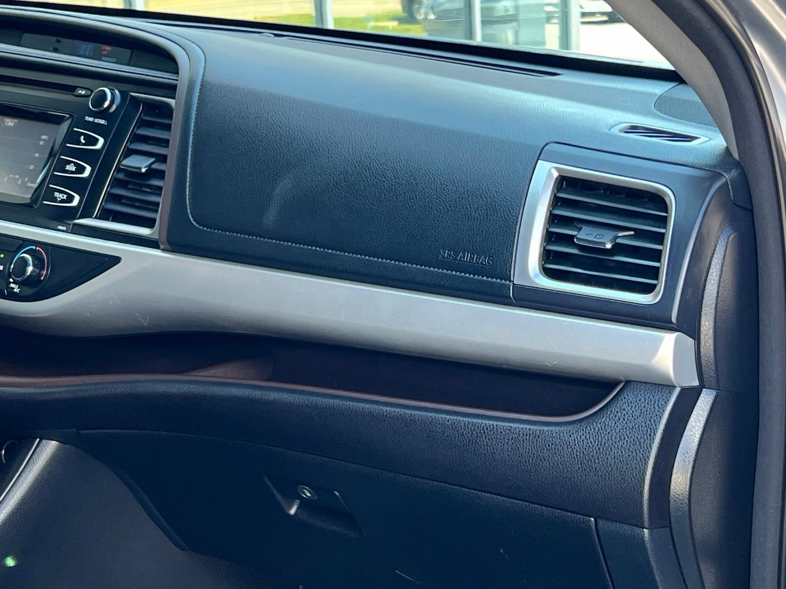 Used 2014 Toyota Highlander LE FWD image 12