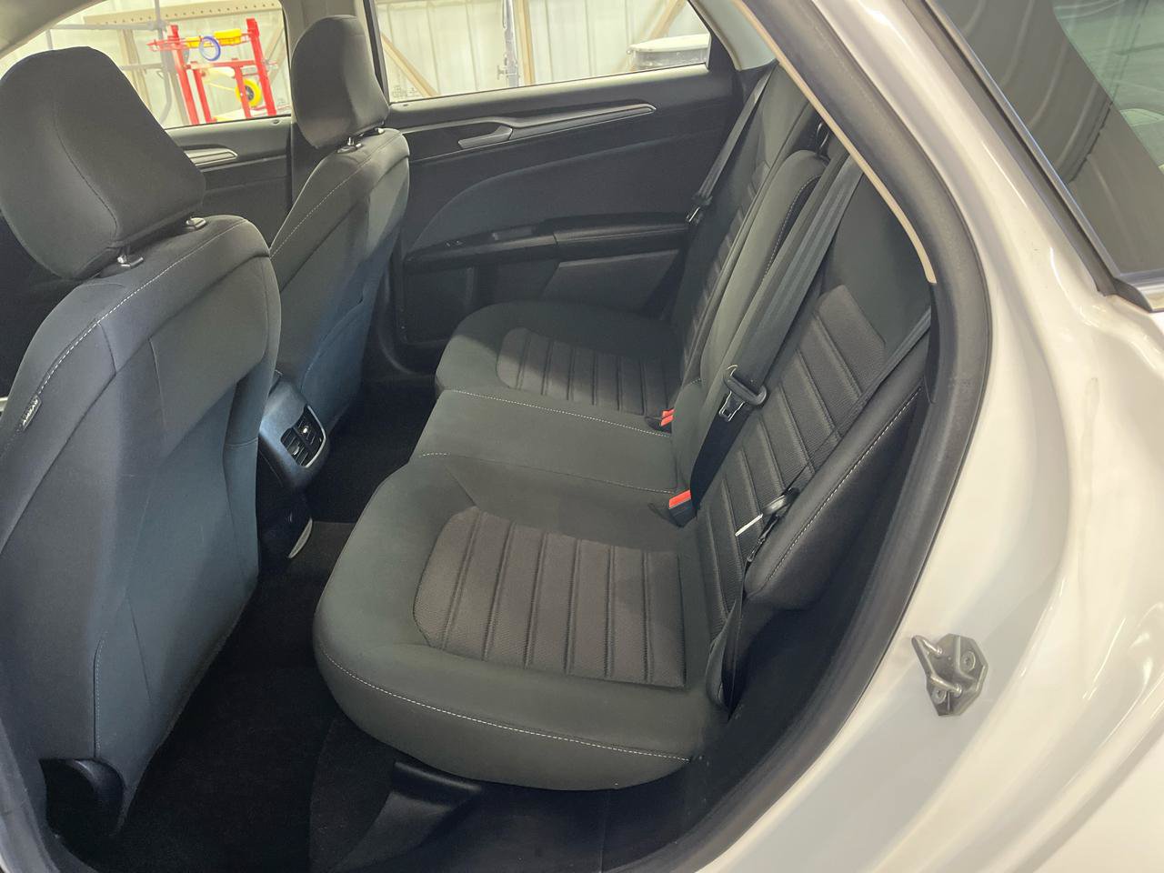 Used 2020 Ford Fusion SE FWD image 15