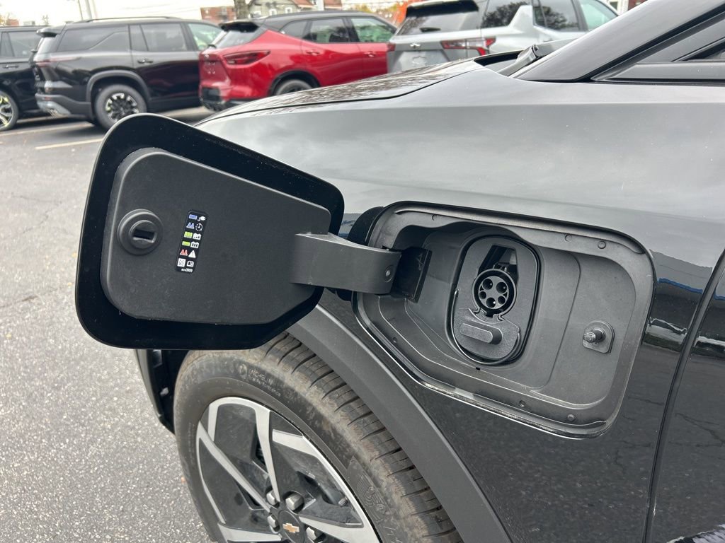 New 2026 Chevrolet Equinox EV LT image 7