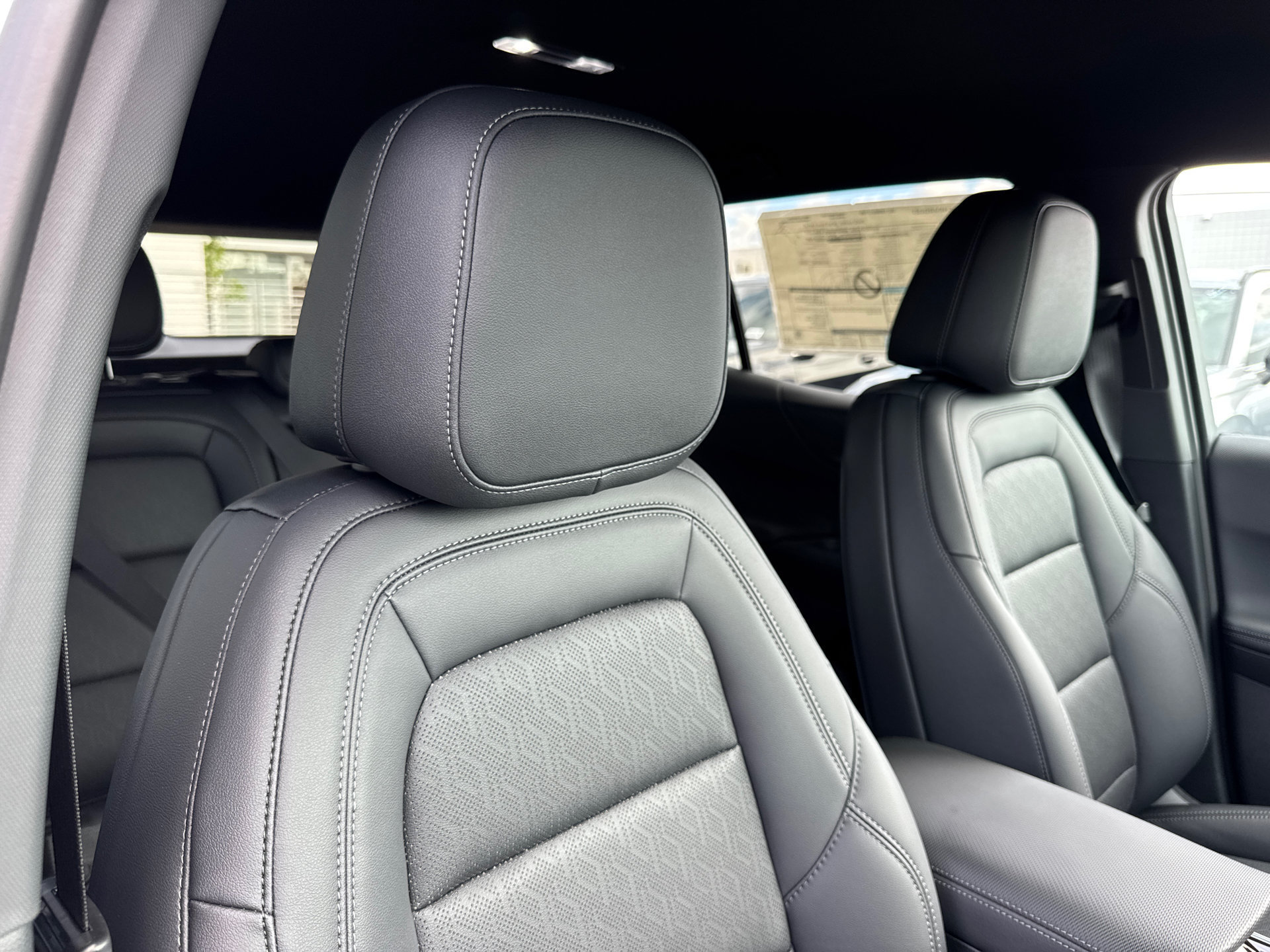 New 2027 Chevrolet Equinox LT w/ Convenience Package II FWD image 13