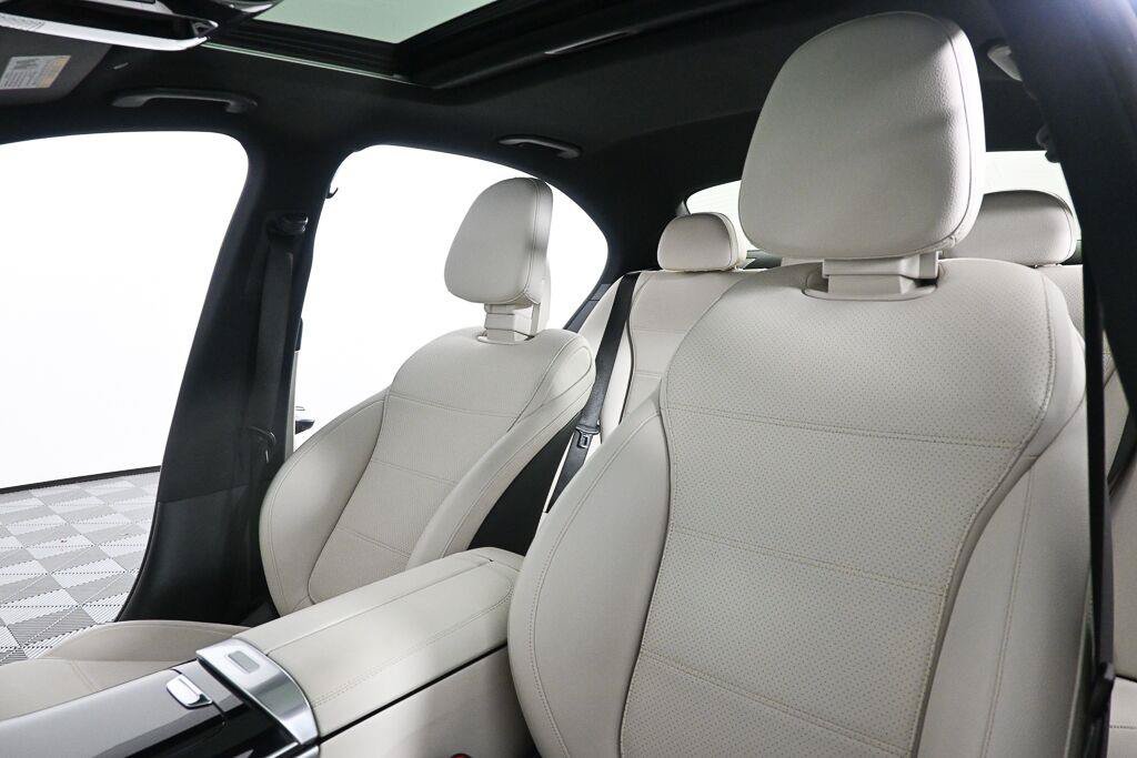 Used 2023 Mercedes-Benz C 300 Sedan image 5