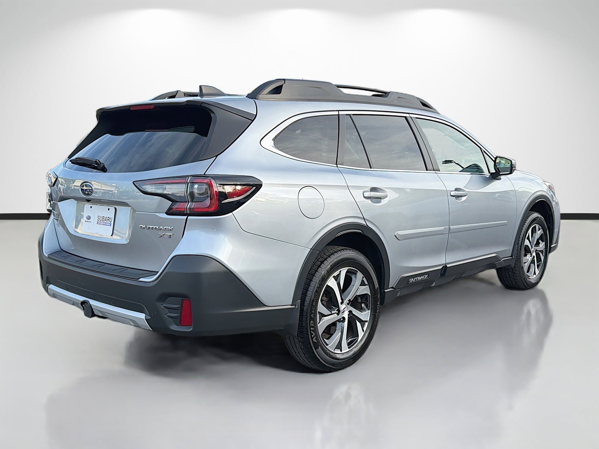 Used 2022 Subaru Outback Limited XT image 3