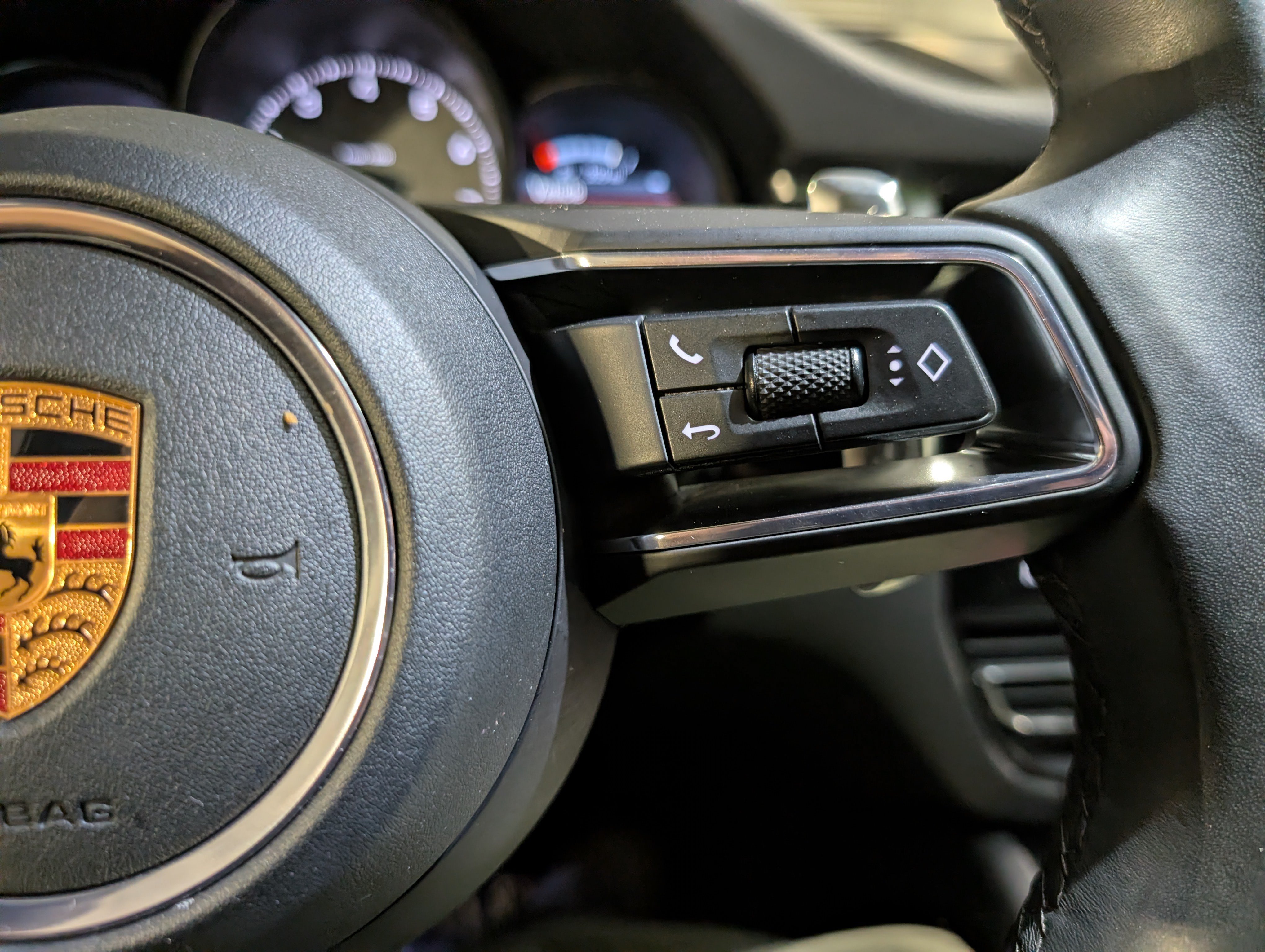 Certified 2022 Porsche Macan S AWD/4WD image 29
