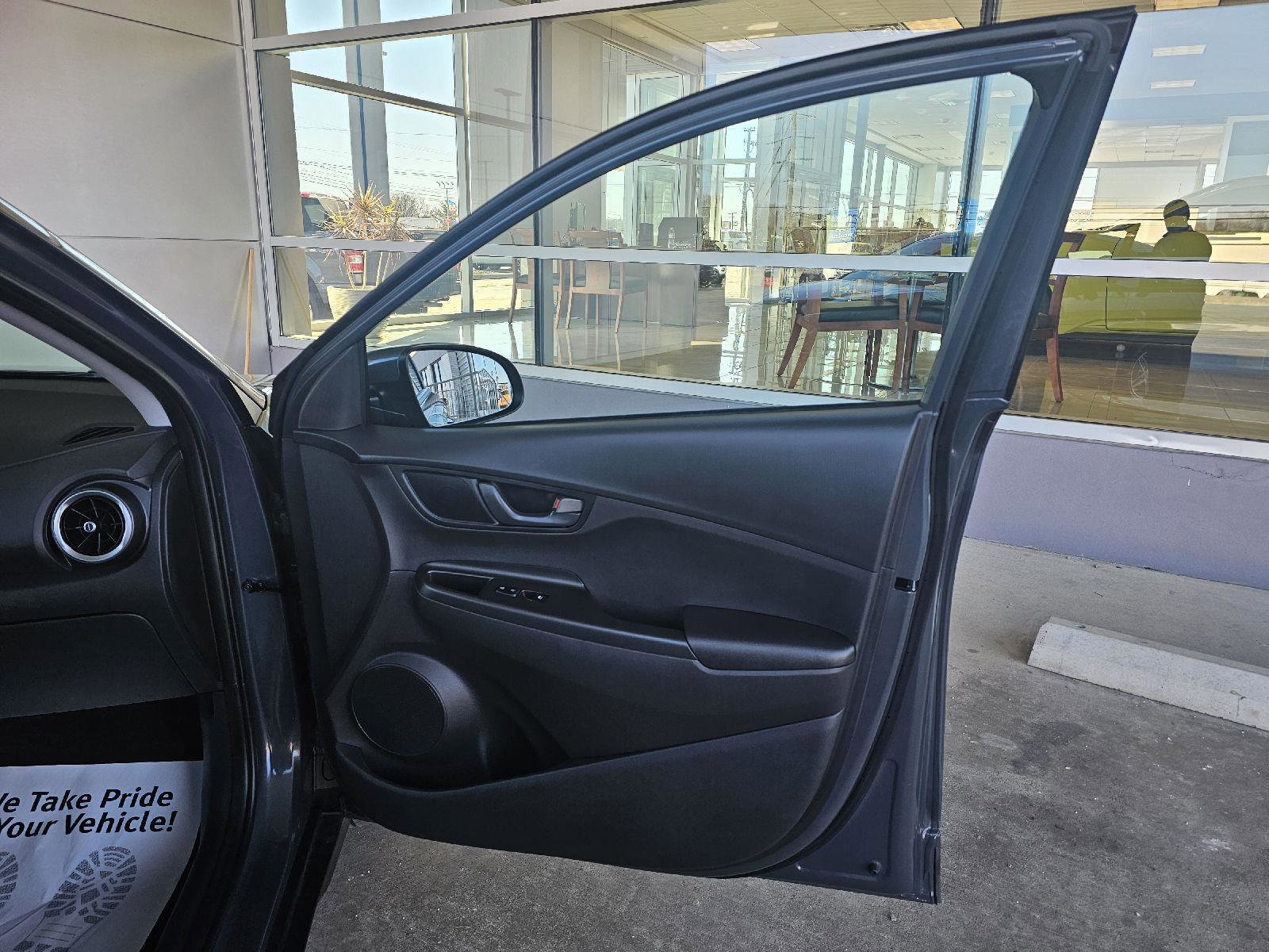 Used 2023 Hyundai Kona SE FWD image 11