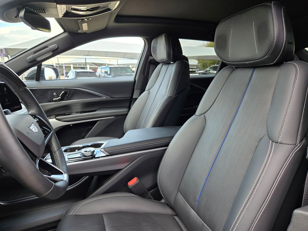 Certified 2024 Cadillac Lyriq Luxury image 29