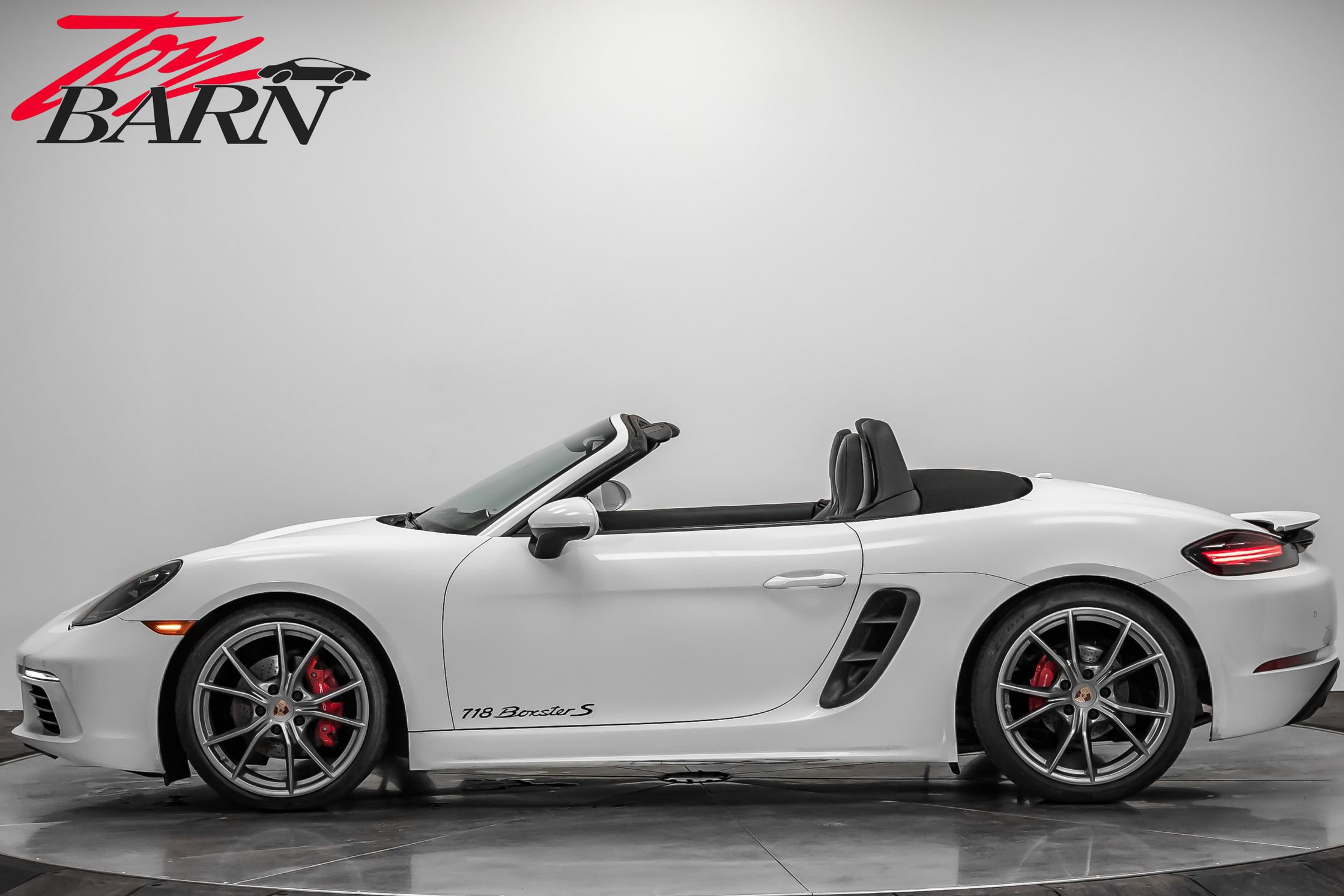 Used 2017 Porsche 718 Boxster S image 2