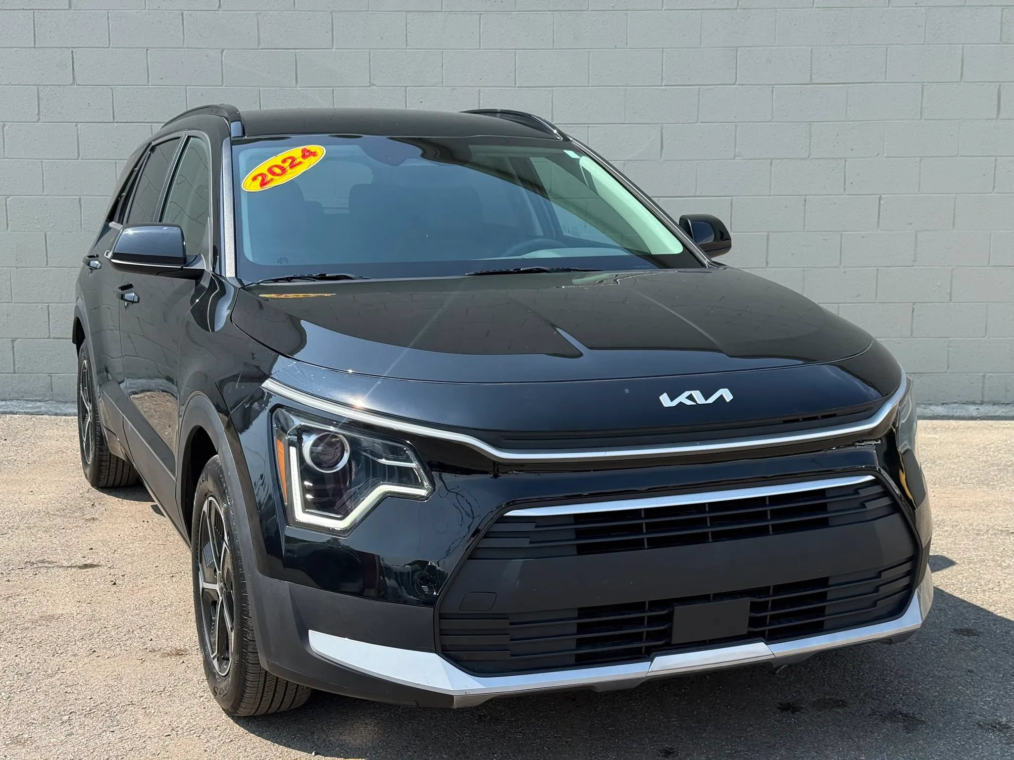 Used 2024 Kia Niro EX FWD image 12
