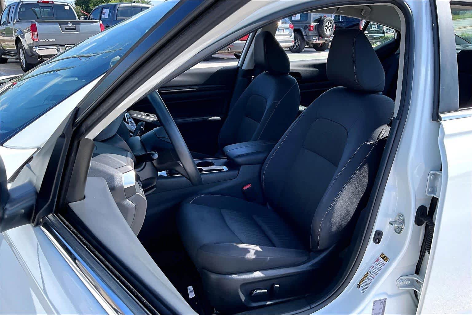 Used 2025 Nissan Altima 2.5 SV FWD image 8