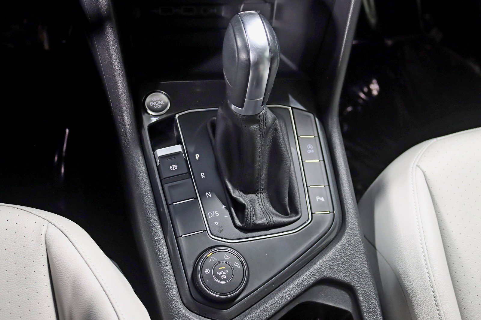 Used 2019 Volkswagen Tiguan SEL w/ 3rd Row Seat Package AWD/4WD image 23