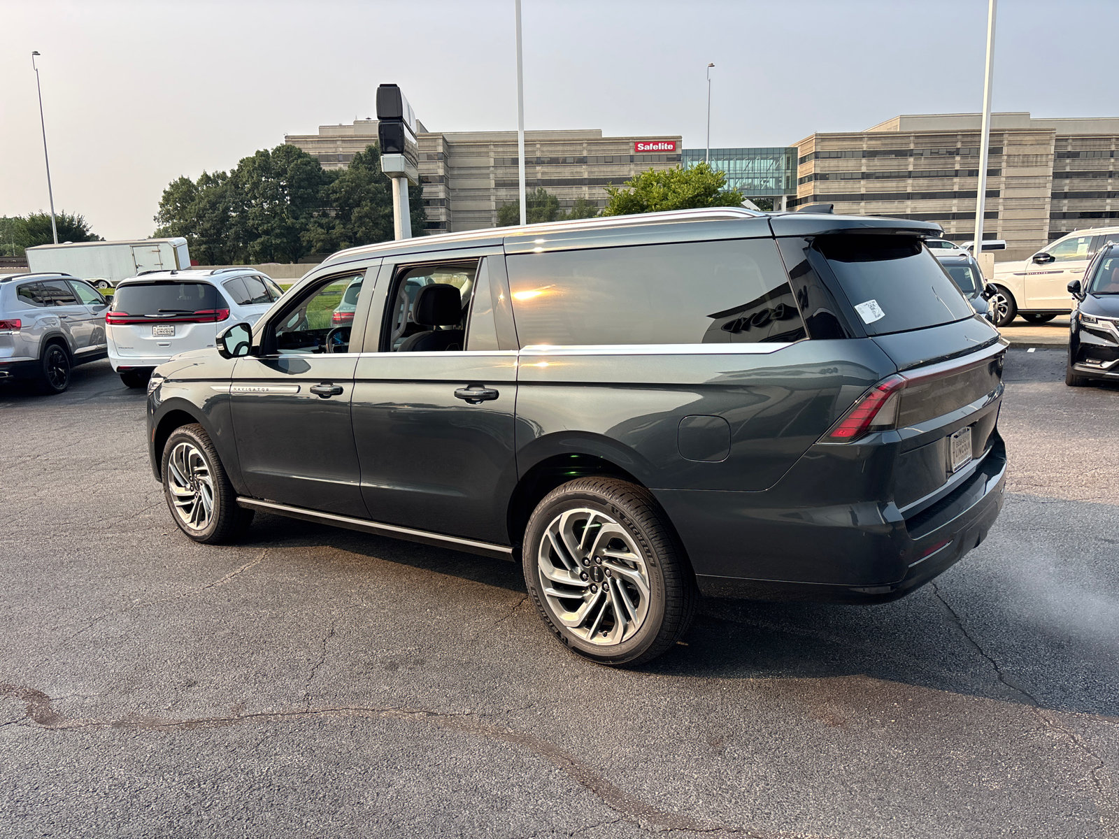New 2026 Lincoln Navigator L Reserve AWD/4WD image 5