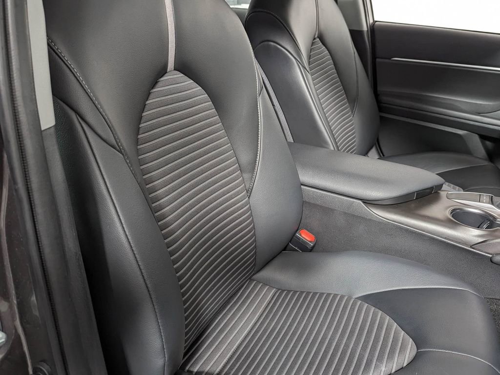 Used 2022 Toyota Camry SE image 21