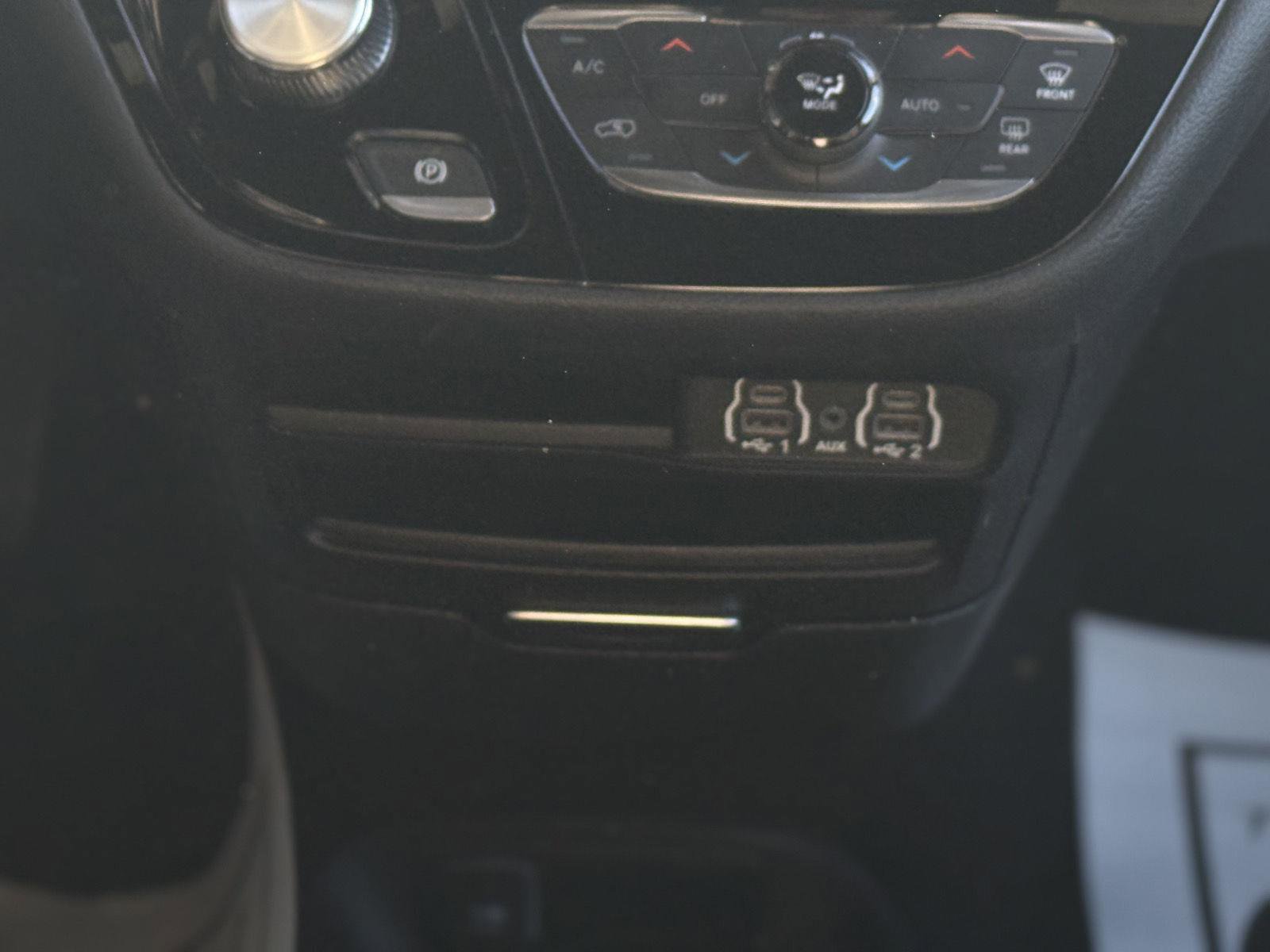 Used 2023 Chrysler Pacifica Touring image 24