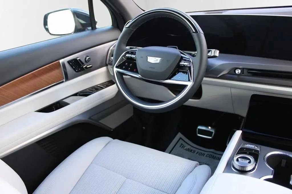 New 2026 Cadillac Vistiq Luxury image 39