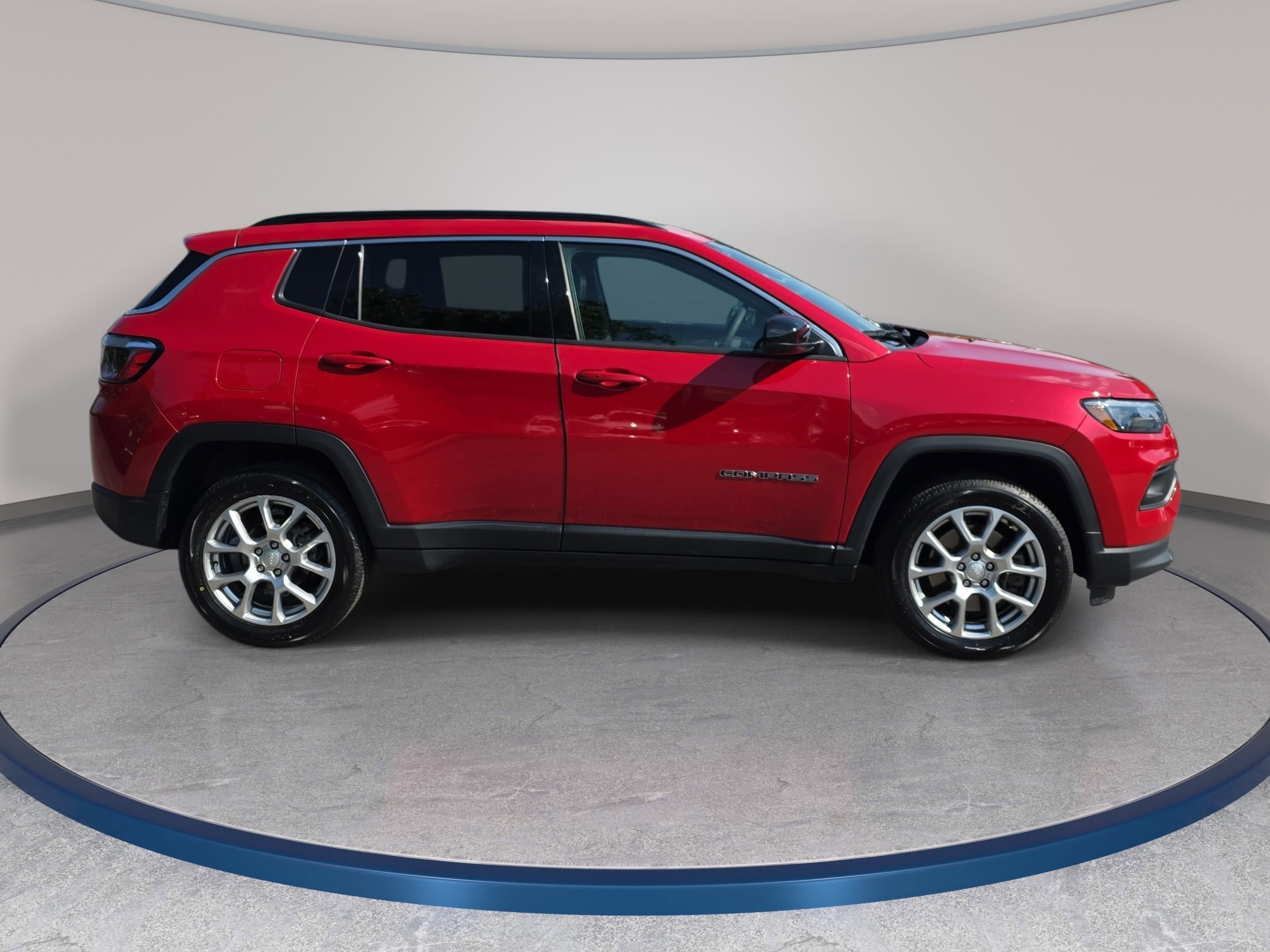 Certified 2023 Jeep Compass Latitude w/ Sun and Sound Group AWD/4WD image 4