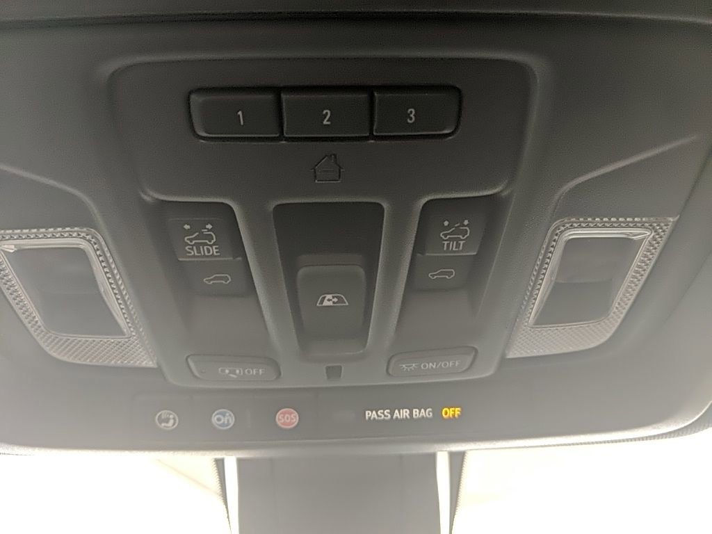 Used 2021 Chevrolet Silverado 1500 High Country w/ Technology Package image 31