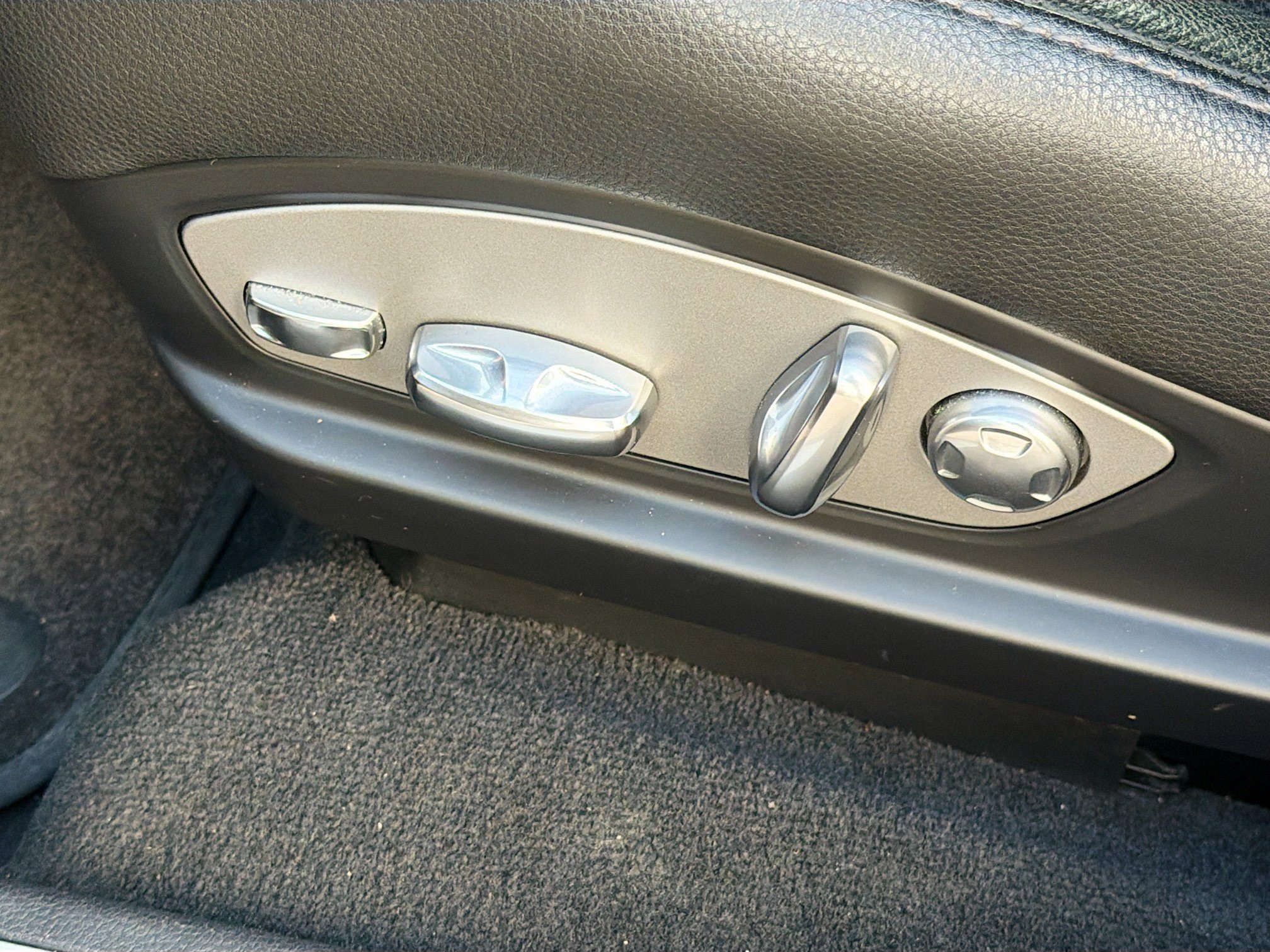 Used 2011 Porsche Panamera 4S image 25