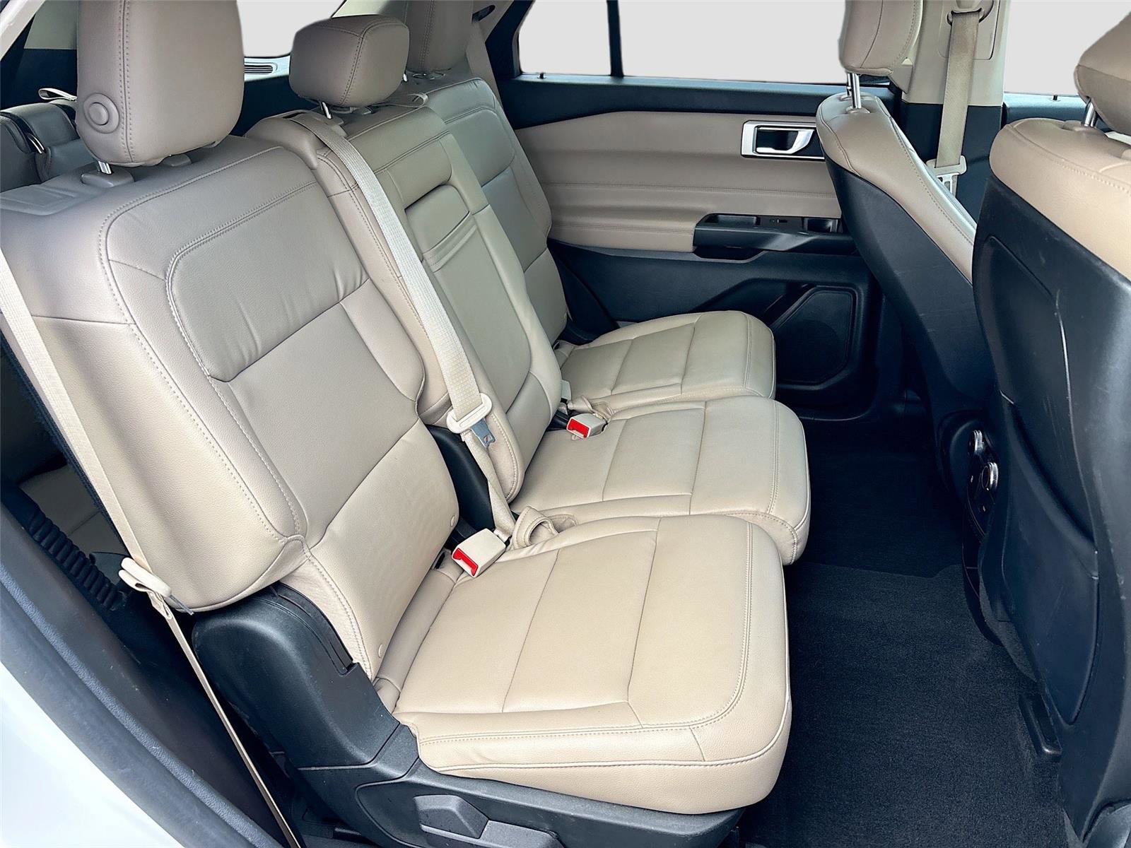 Used 2020 Ford Explorer XLT w/ Equipment Group 202A image 29