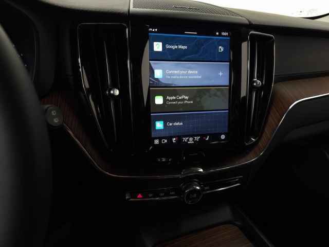 Certified 2023 Volvo XC60 B6 Ultimate w/ Climate Package image 27