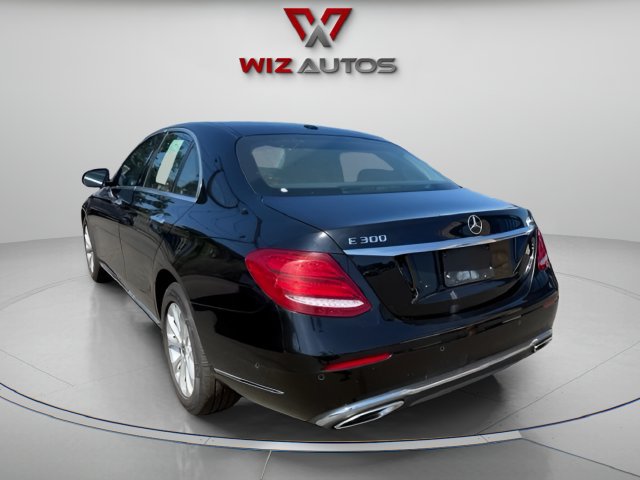 Used 2018 Mercedes-Benz E 300 4MATIC w/ Premium 2 Package image 3