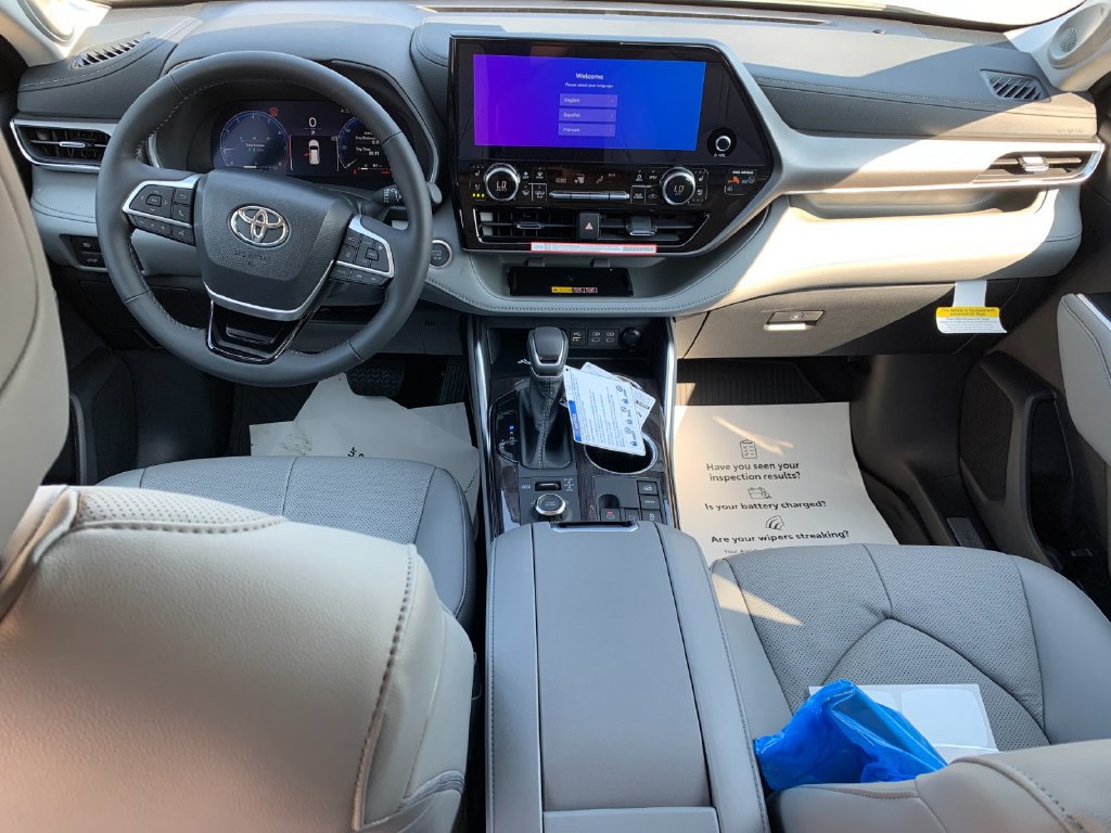 New 2026 Toyota Highlander Limited AWD/4WD image 15