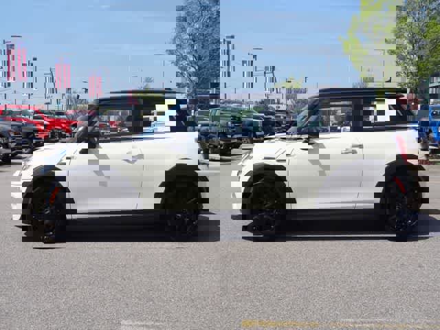 Used 2020 MINI Cooper 2-Door Hardtop image 2