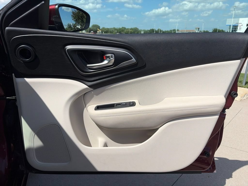 Used 2015 Chrysler 200 Limited w/ Convenience Group FWD image 23