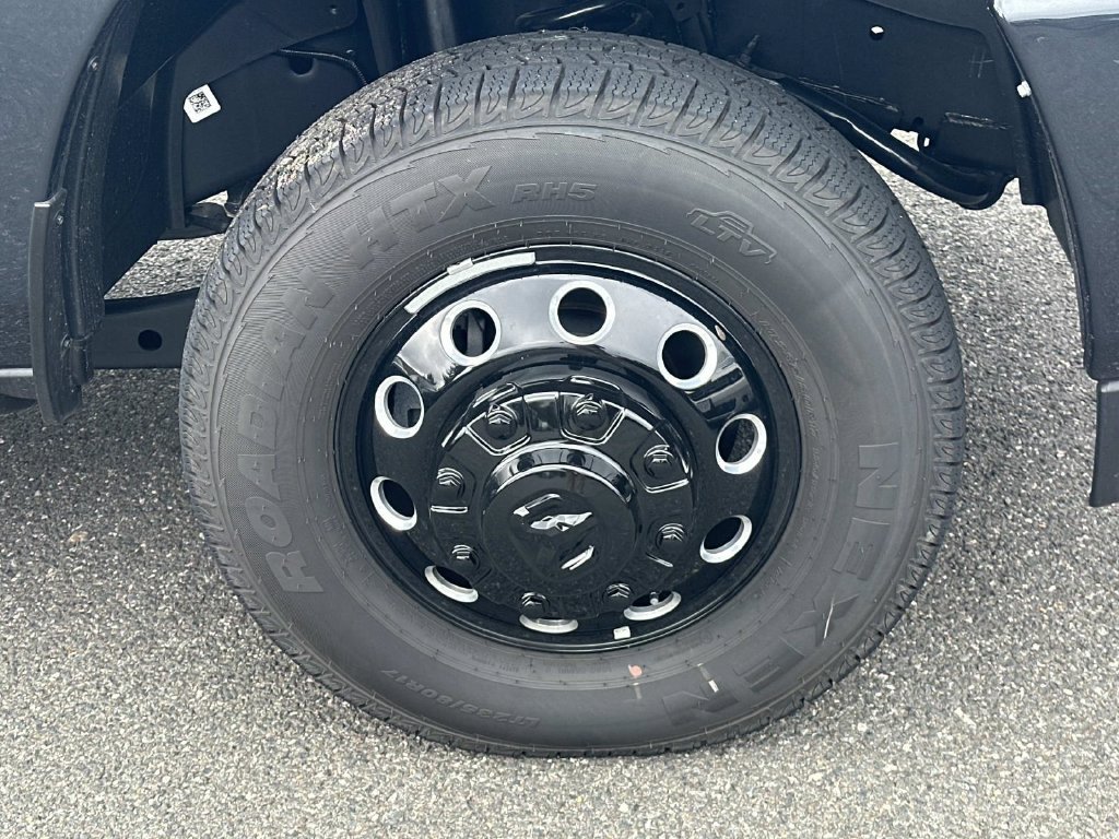 New 2026 RAM 3500 Laramie AWD/4WD image 9