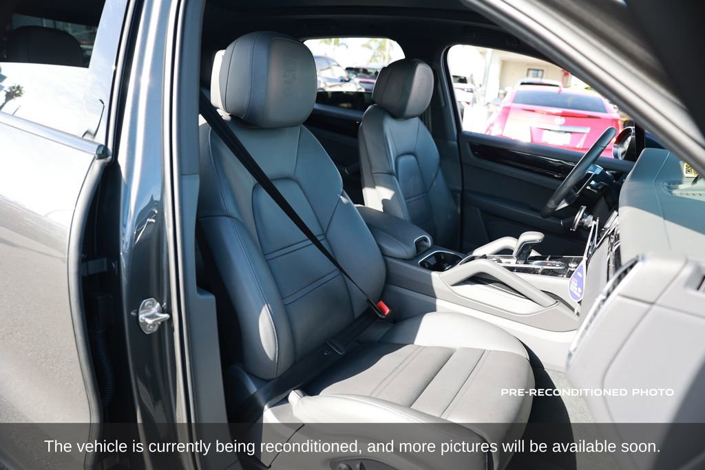 Used 2023 Porsche Cayenne Platinum Edition image 15