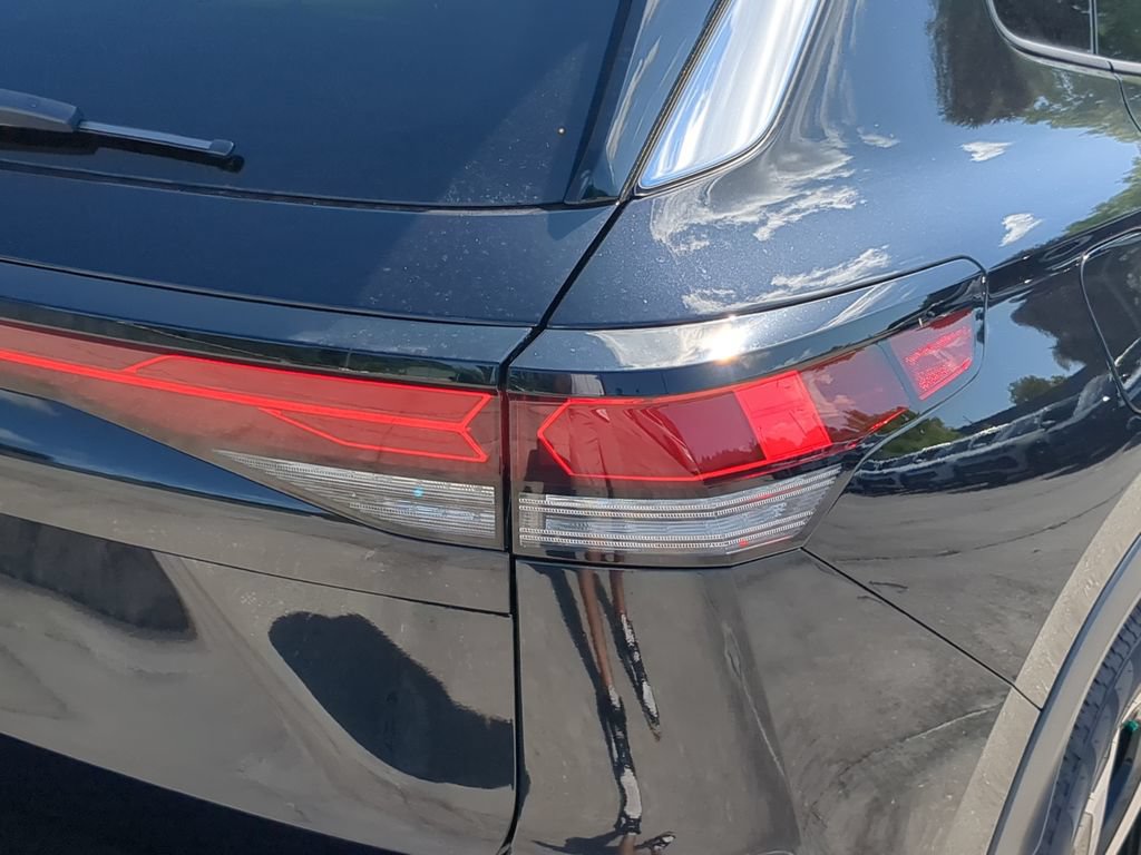 New 2026 Volkswagen Tiguan SE FWD image 7
