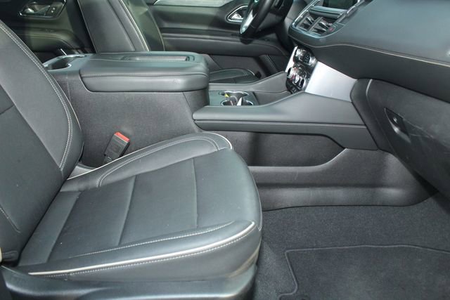 Used 2023 GMC Yukon SLT image 3