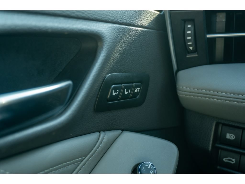 Used 2022 Toyota Avalon Limited w/ Advanced Safety Package FWD image 28
