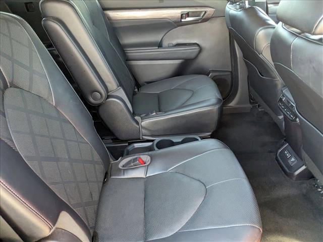 Certified 2022 Toyota Highlander Platinum image 23