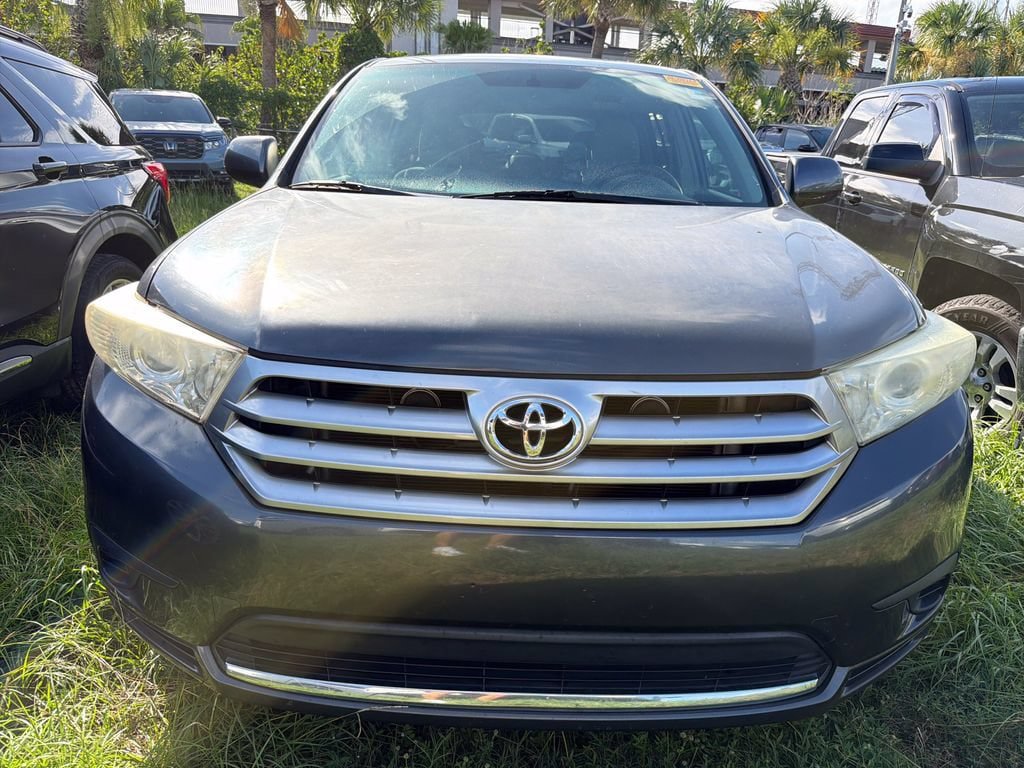 Used 2013 Toyota Highlander FWD image 2