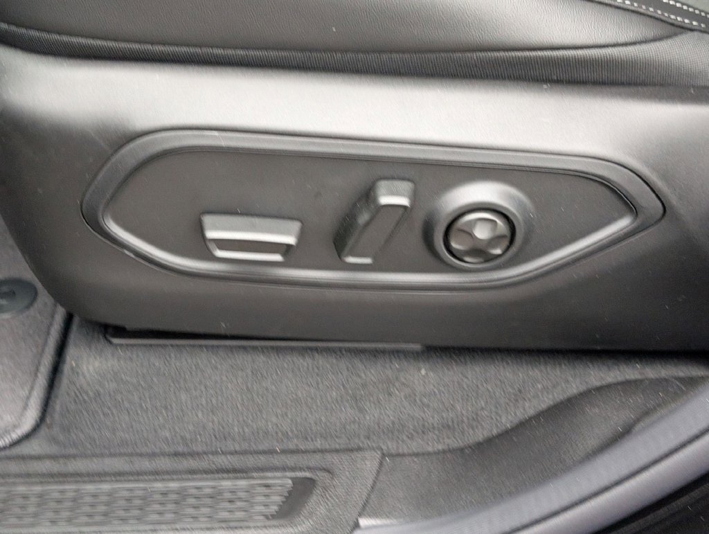 New 2026 Jeep Grand Cherokee Altitude RWD image 12