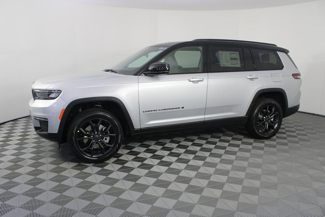 New 2025 Jeep Grand Cherokee L Limited w/ Trailer Tow Package image 2