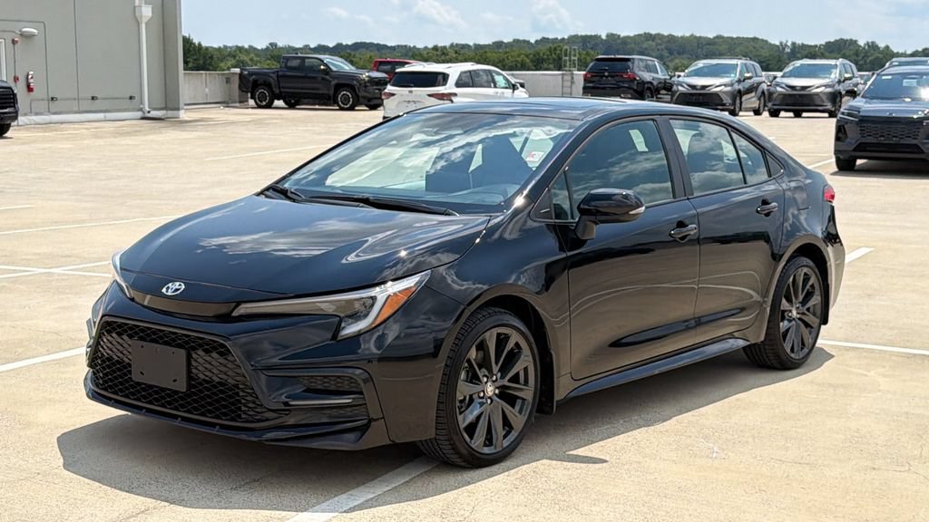Used 2025 Toyota Corolla SE w/ SE Premium Package FWD image 2
