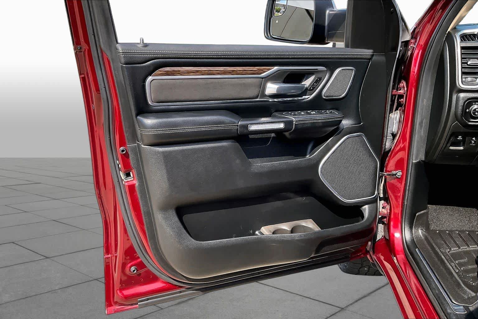 Used 2019 RAM 1500 Laramie AWD/4WD image 21