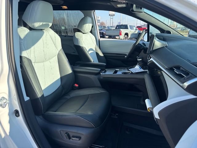 New 2026 Toyota Sienna XSE image 12