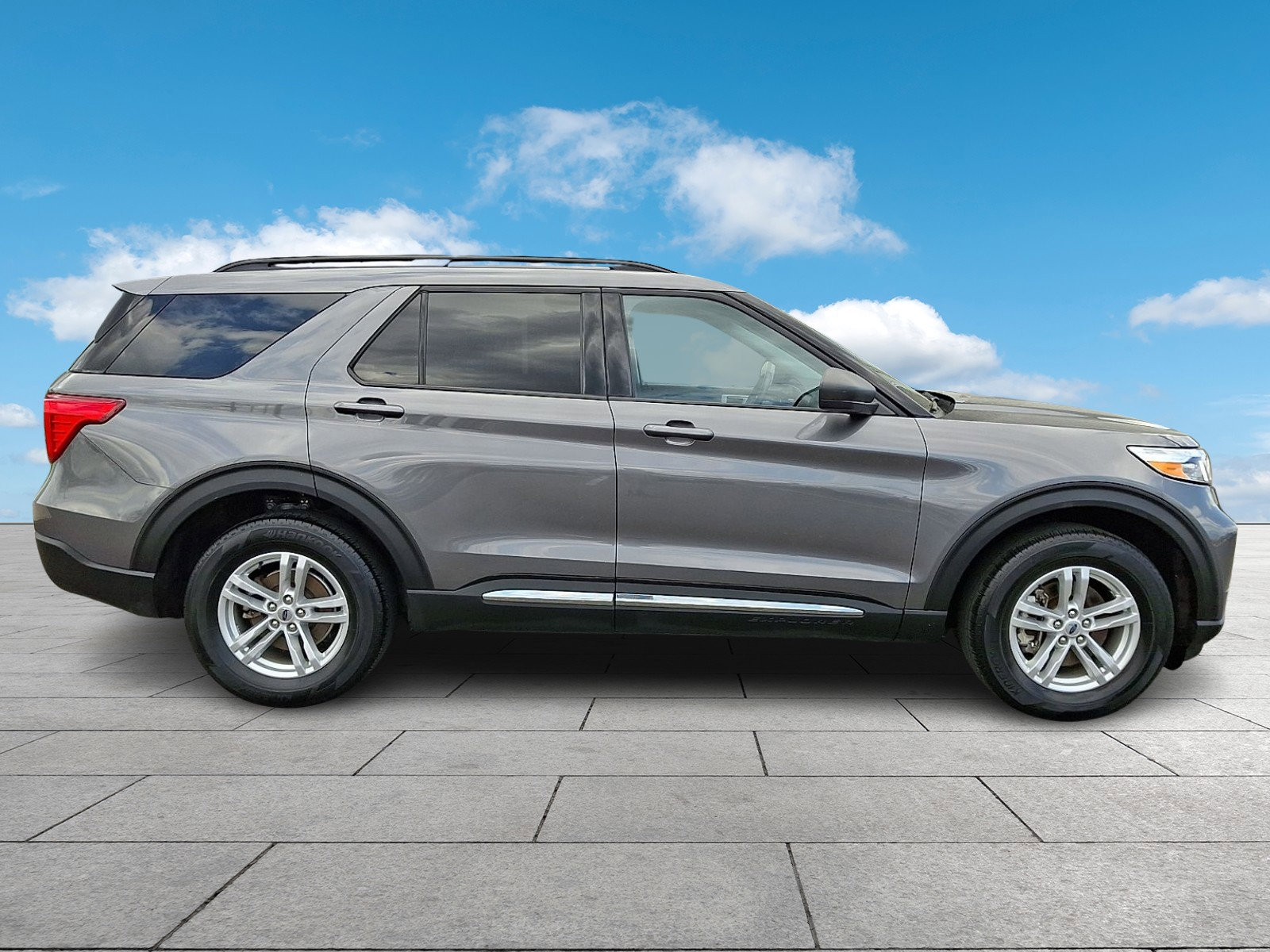 Certified 2023 Ford Explorer XLT image 7