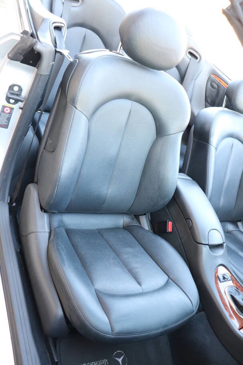 Used 2005 Mercedes-Benz CLK 320 Cabriolet image 47